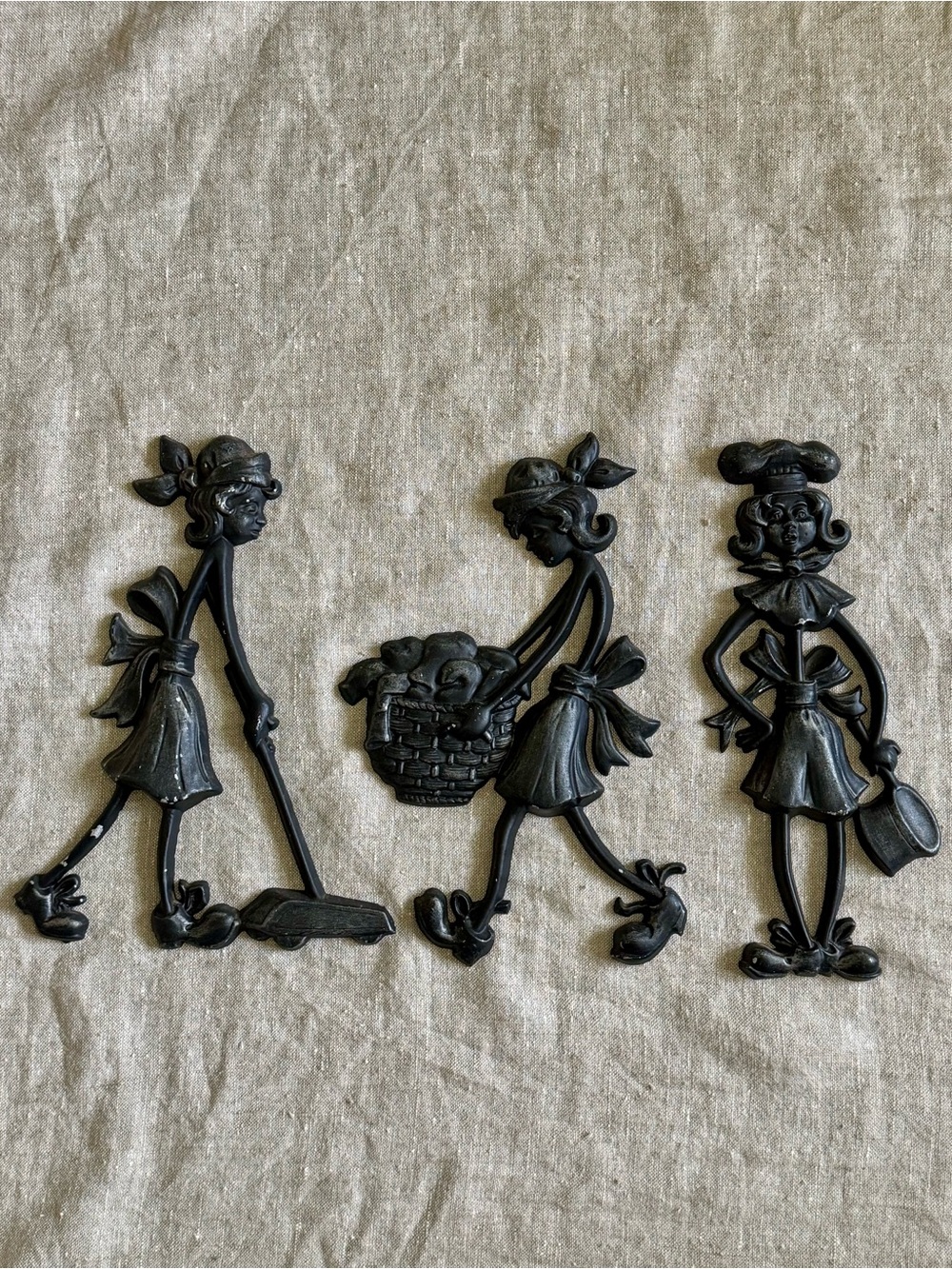 1971 Sexton metal wall decor Women Doing Chores